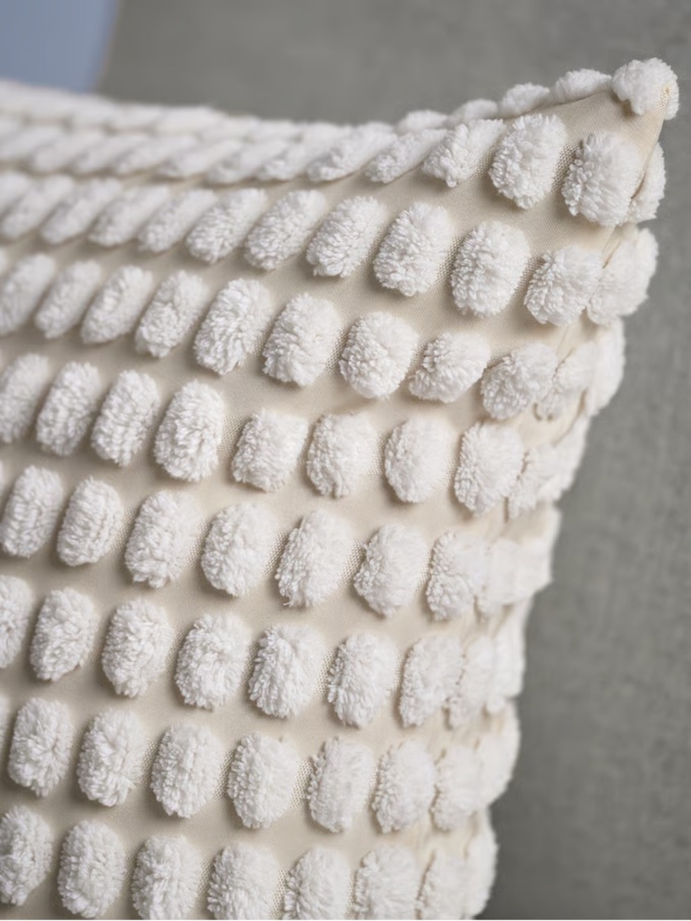 White Cotton Comforter Full/Queen Set with Off White Decorative Cushion Covers - Picture 6 of 10